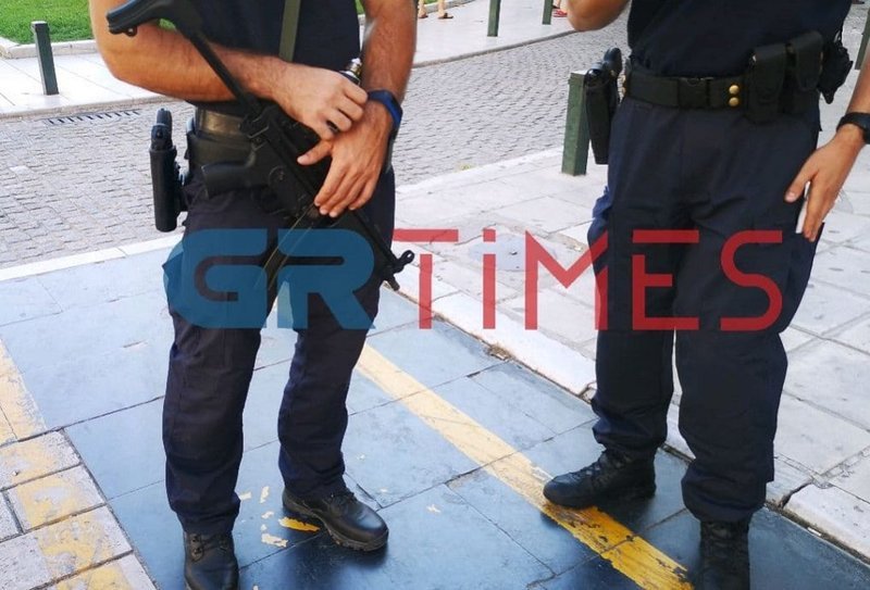 Μαύροι Πάνθηρες της αστυνομίας με όπλα