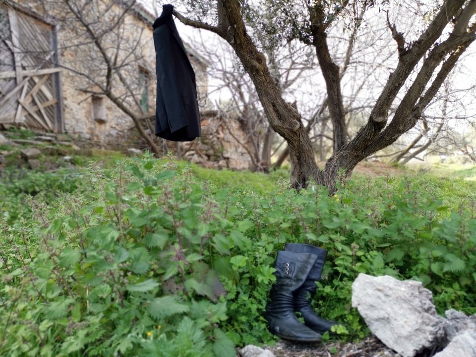 Μπότες στο γρασίδι