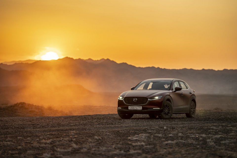 Το τετρακίνητο Mazda CX-30 διασχίζει το Καζακστάν