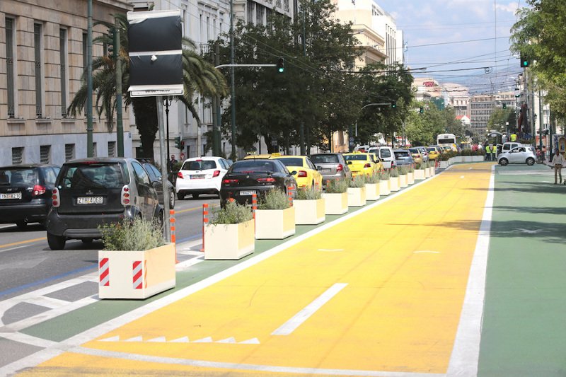 Μεγάλος Περίπατος της Αθήνας Ζαρντινιέρες στην Πανεπιστημίου