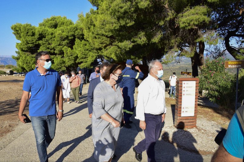 Λίνα Μενδώνη