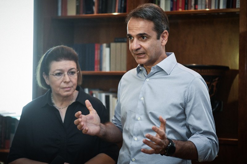 Ο Κυριάκος Μητσοτάκης με την Λίνα Μενδώνη