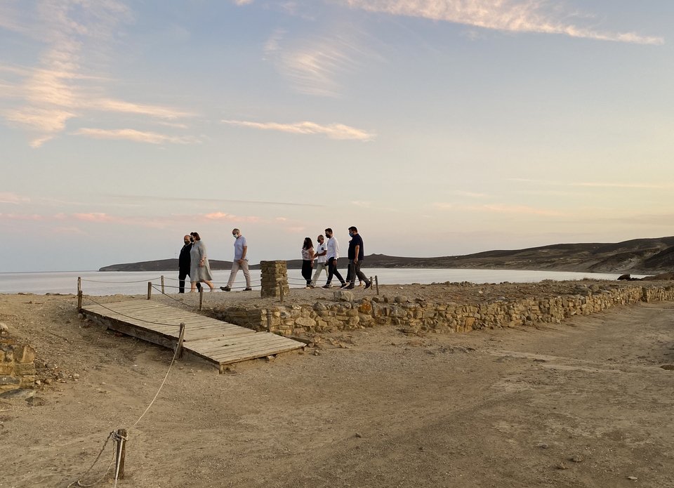 Η Λίνα Μενδώνη στην Πολιόχνη Λήμνου