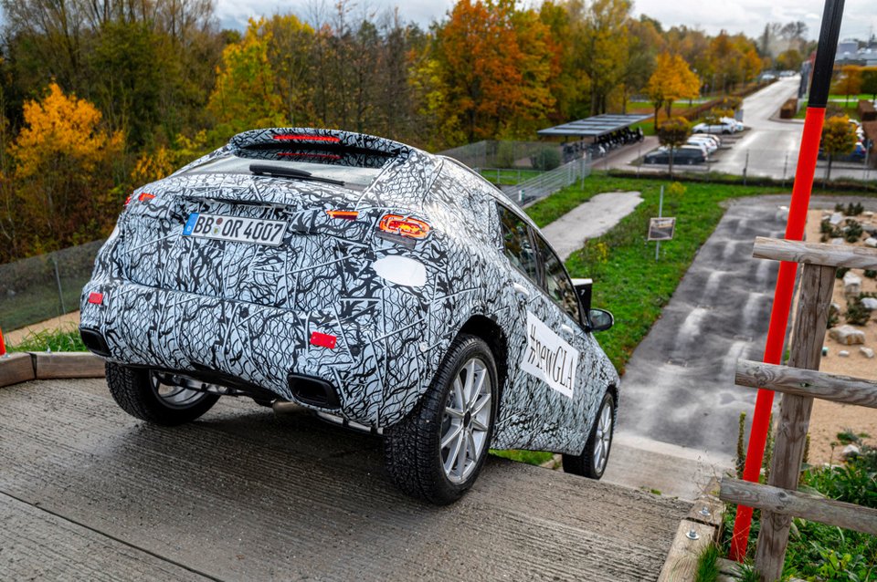 Στις 11 Δεκεμβρίου η αποκάλυψη της νέας Mercedes GLA
