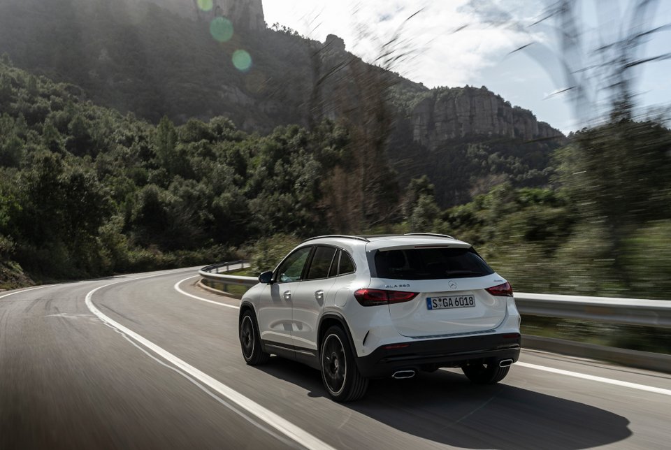 Πόσο στοιχίζει η πιο προσιτή Mercedes GLA στην Ελλάδα;