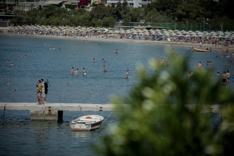 Ανοιξαν οι παραλίες