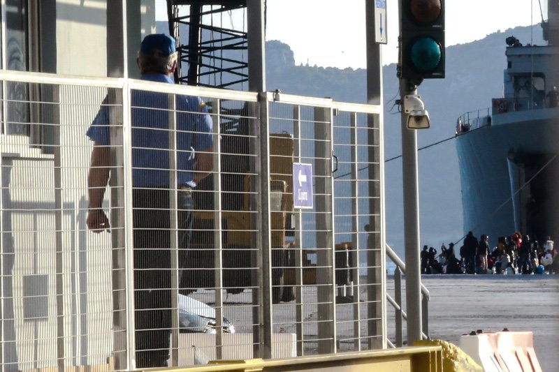 Η μετακίνηση των αιτούντων άσυλο από τη Λέσβο προς την Ελευσίνα ολοκληρώθηκε το απόγευμα του Σαββάτου / Φωτογραφία: EUROKINISSI