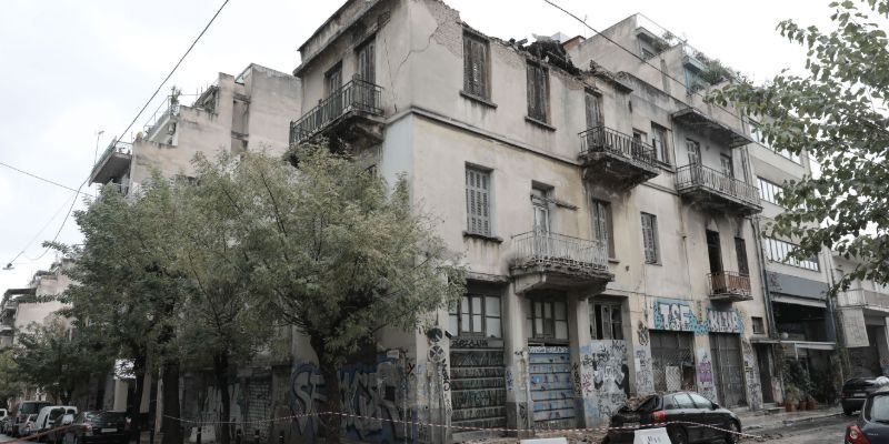 Το εγκαταλελειμμένο κτίριο στο Μεταξουργείο