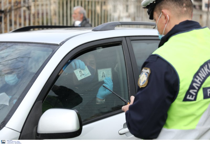 Ελεγχοι με κλειστά τζάμια πλέον από την ΕΛ.ΑΣ. / Φωτογραφία: INTIMENEWS
