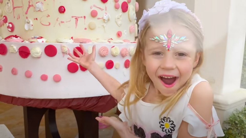 Η Νάστια είναι μόλις 6 χρονών και βγάζει εκατομμύρια 