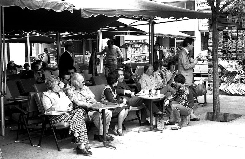 Μικρός λούστρος στο Κολωνάκι. 1976.