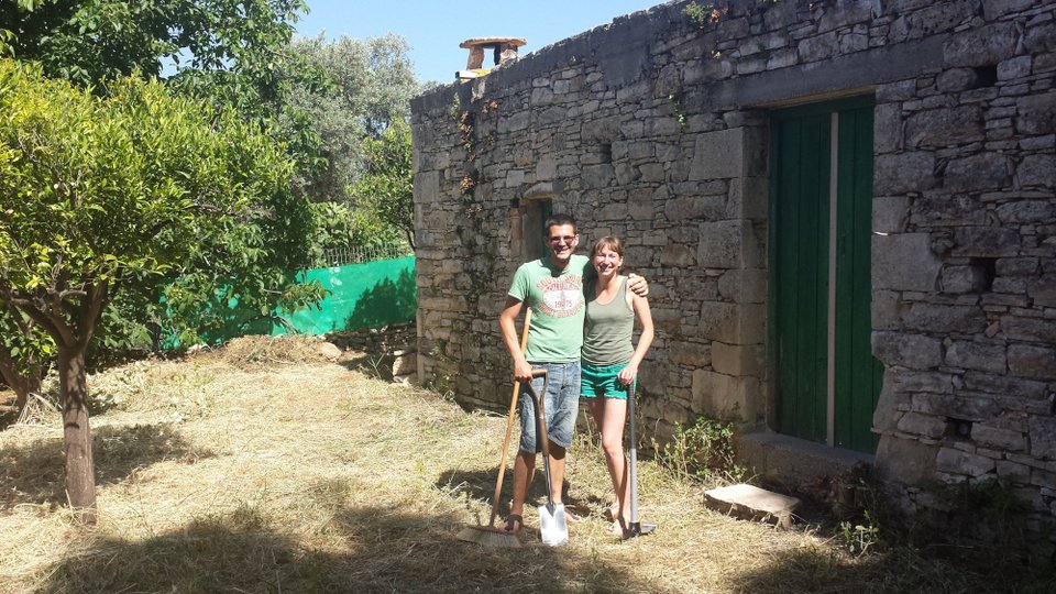 Φτιάχνοντας το σπίτι των ονείρων τους στην Κρήτη