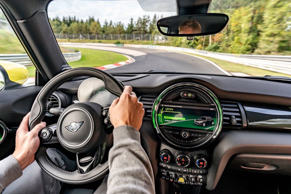 Ηλεκτρικό MINI «γυρίζει» στο Nurburgring σε Green Mode