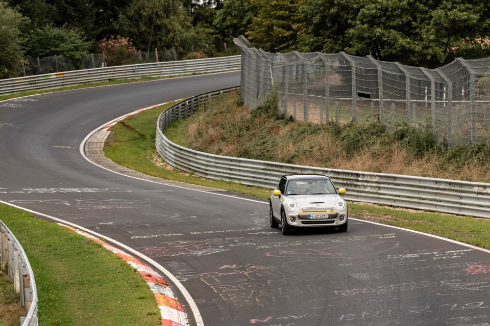 Ηλεκτρικό MINI «γυρίζει» στο Nurburgring σε Green Mode