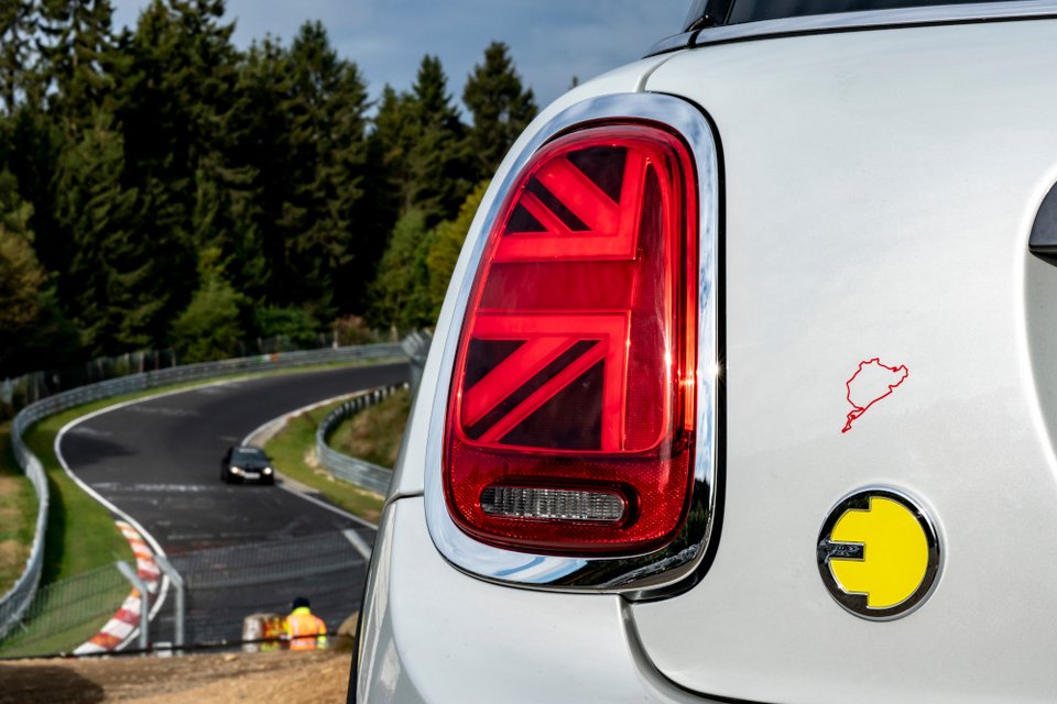 Ηλεκτρικό MINI «γυρίζει» στο Nurburgring σε Green Mode