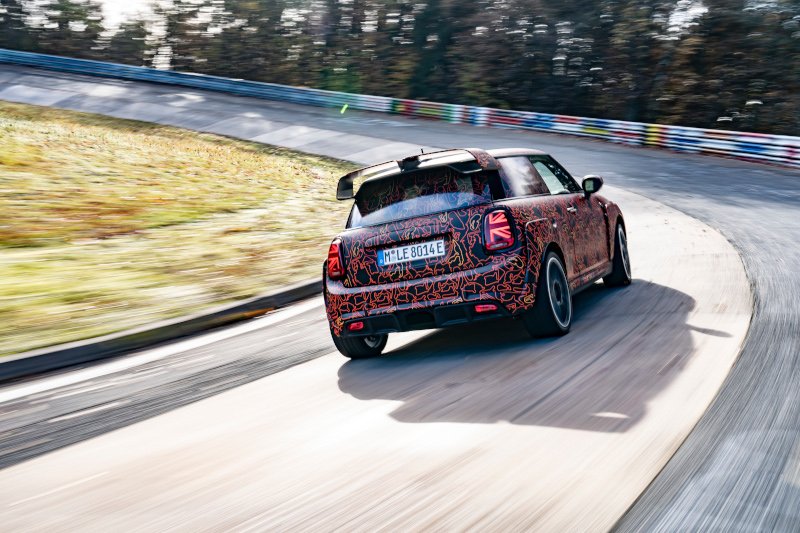 Το MINI John Cooper Works «στρέφεται» στον ηλεκτρισμό