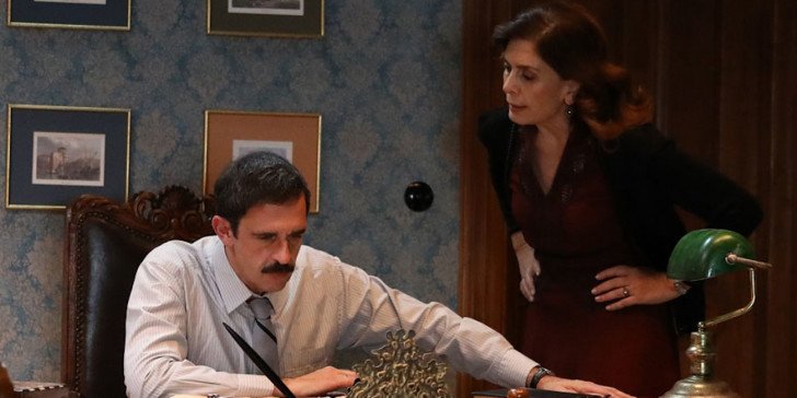 Δούκας και Μυρσίνη Σεβαστού (Λεωνίδας Κακούρης και Κατερίνα Διδασκάλου) σε σκηνή από τις «Άγριες Μέλισσες»