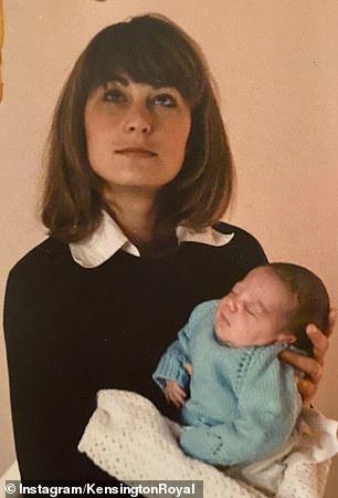 Η Κάρολ Μίντλετον, αγκαλιά με την μικρή Κέιτ