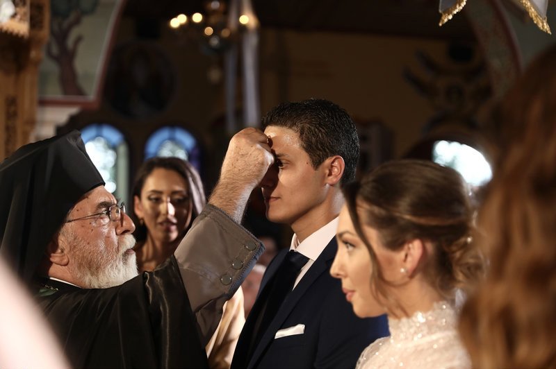 Ο γάμος τελέστηκε στον ναό της Αγίας Τριάδας δίπλα στο Λύρειο Ιδρυμα που καταστράφηκε από τη φωτιά
