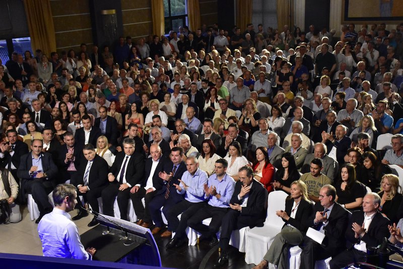 Κατάμεστη η αίθουσα στο Αργος για την ομιλία του Κ. Μητσοτάκη