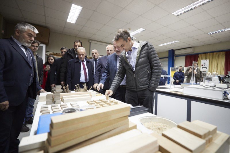 Ο Κυριάκος Μητσοτάκης στο Τμήμα Δασολογίας, Επιστημών Ξύλου και Σχεδιασμού στην Καρδίτσα