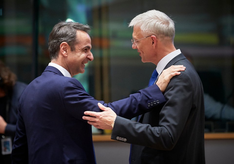 Ο Κυριάκος Μητσοτάκης με τον πρωθυπουργό της Λετονίας Κριστιάνις Κάρινς -Φωτογραφία: © European Union
