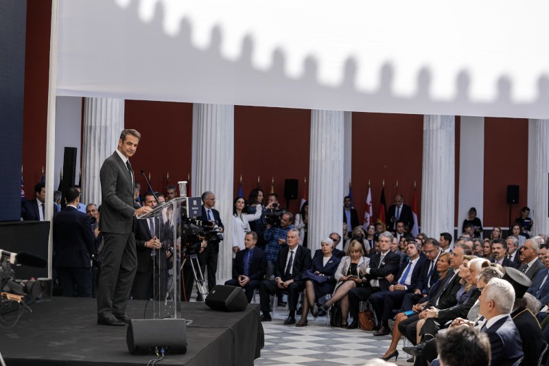 Ο Κυριάκος Μητσοτάκης λίγες στιγμές πριν αρχίσει την ομιλία του