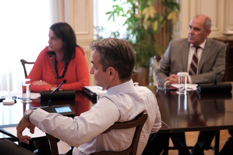 Ο πρωθυπουργός, Κυριάκος Μητσοτάκης και η υπουργός Παιδείας, Νίκη Κεραμέως