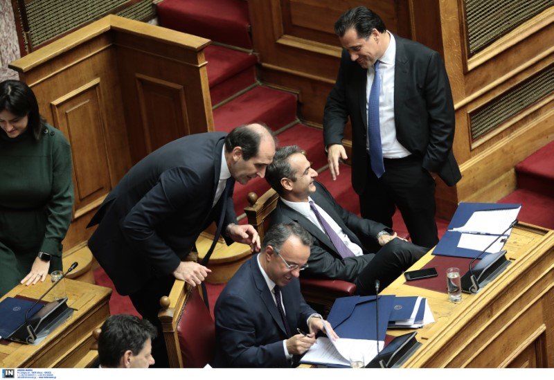 Ο πρωθυπουργός Κυριάκος Μητσοτάκης σε ένα χαλαρό πηγαδάκι με τον Αδωνι Γεωργιάδη-Φωτογραφία: Intimenews/ΛΙΑΚΟΣ ΓΙΑΝΝΗΣ