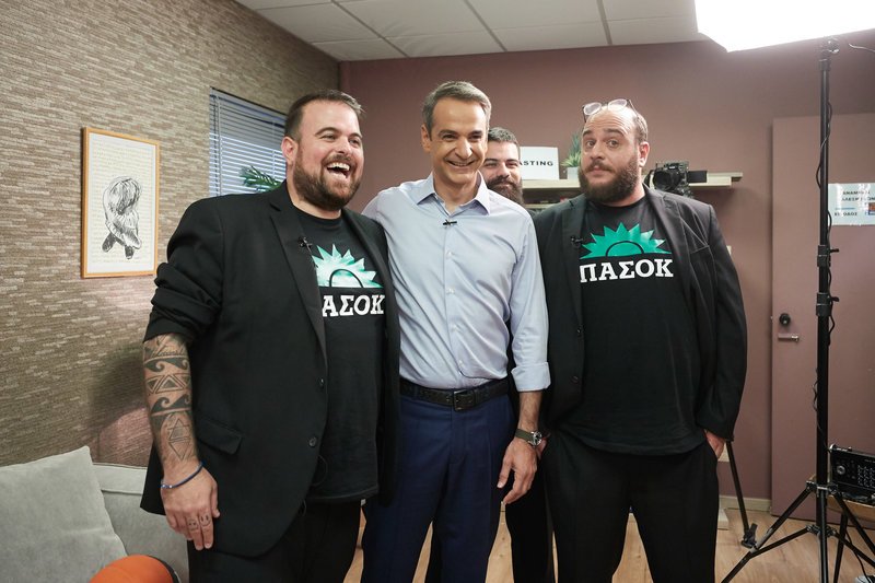 Η έκπληξη με τους.... Πασόκους που επεφύλαξαν στον Κυριάκο Μητσοτάκη πριν την εκπομπή του Γρηγόρη Αρναούτογλου