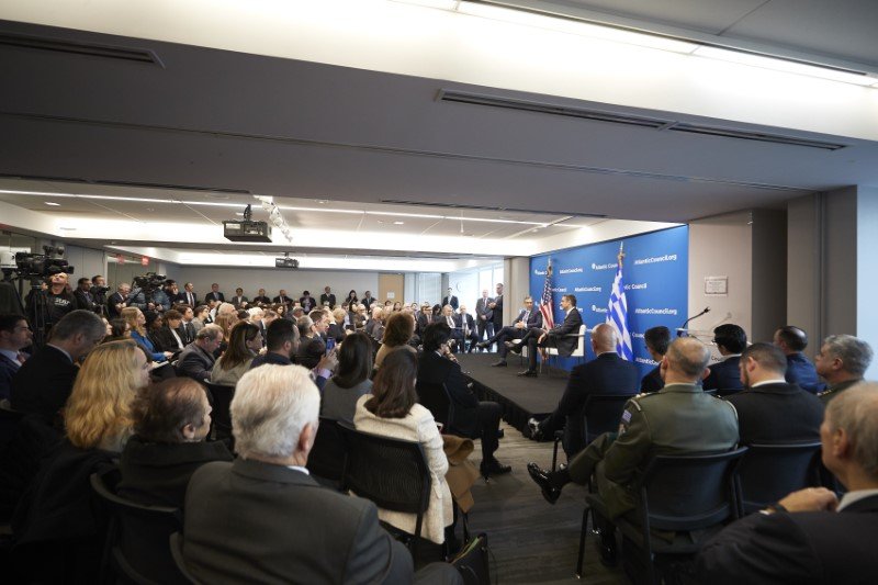 Κατάμεστη η αίθουσα στο Atlantic Council για την ομιλία Μητσοτάκη