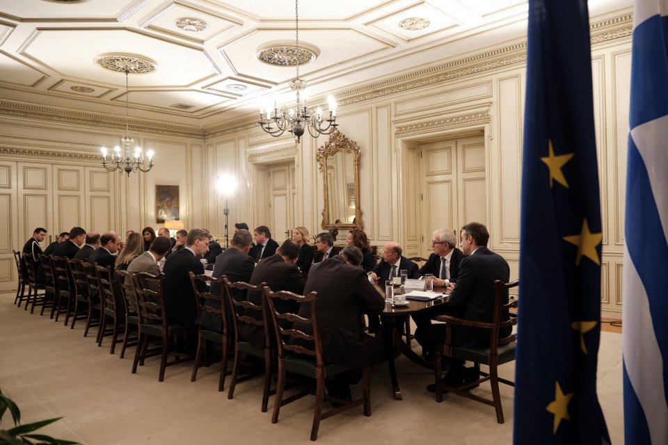  Αντικείμενο της συνάντησης ήταν η δωρεά, μετά από πρωτοβουλία του Πρωθυπουργού, 10 ταχύπλοων σκαφών Rafnar 1100 Cabin Bulletproof από την πλευρά της ΕΕΕ 