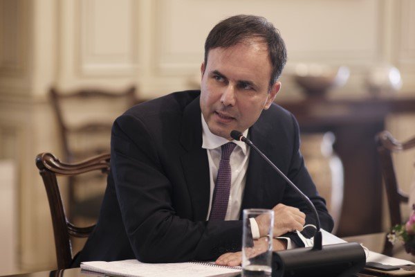 Στη τηλεδιάσκεψη συμμετείχε και ο επικεφαλής του Οικονομικού Γραφείου του Πρωθυπουργού Αλέξης Πατέλης
