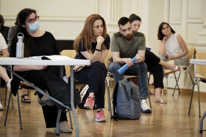 Η πρώην υπουργός πολιτισμού Λυδία Κονιόρδου στη συνάντηση με τον Κυριάκο Μητσοτάκη στο Εθνικό Θέατρο