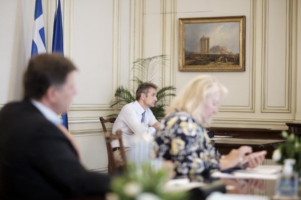 Ο Κυριάκος Μητσοτάκης κατά την τηλεδιάσκεψη με τους ηγέτες της ΕΕ / Φωτογραφία: ΓτΠ/ΠΑΠΑΜΗΤΣΟΣ ΔΗΜΗΤΡΗΣ