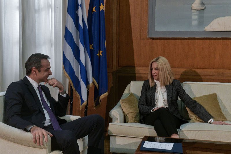 Ο πρωθυπουργός Κυριάκος Μητσοτάκης στο γραφείο του στη Βουλή με την πρόεδρο του ΚΙΝΑΛ Φώφη Γεννηματά / Φωτογραφία: EUROKINISSI/ΜΠΟΛΑΡΗ ΤΑΤΙΑΝΑ
