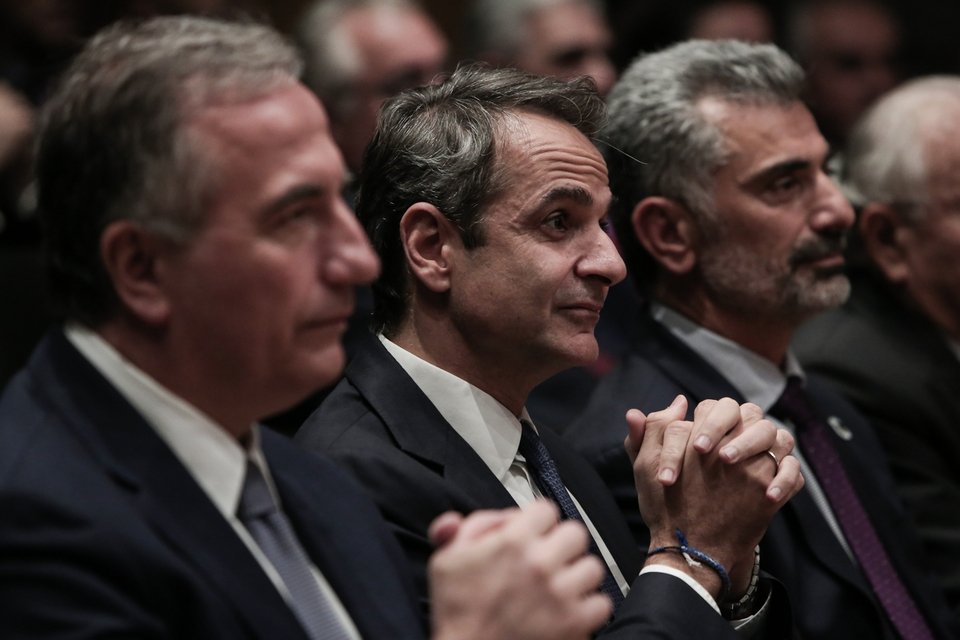 Από αριστερά: Σταύρος Καλαφάτης, Κυριάκος Μητσοτάκης και Κων. Ζέρβας στην εκδήλωση για την Γενοκτονία των Ποντίων -Φωτογραφία: George Vitsaras / SOOC