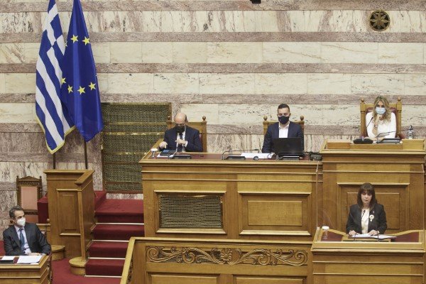Ο Κυριάκος Μητσοτάκης στη Βουλή παρακολουθεί την ομιλία της ΠτΔ για την Ημέρα της Γυναίκας -Φωτογραφία: ΓτΠ ΠΑΠΑΜΗΤΣΟΣ ΔΗΜΗΤΡΗΣ