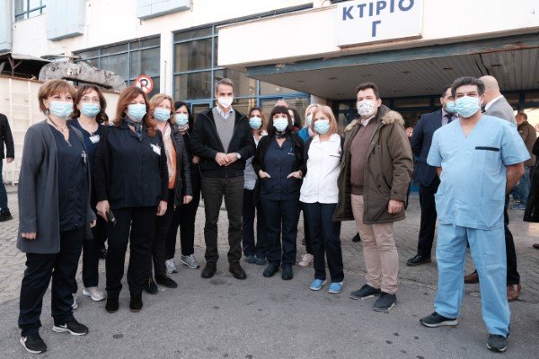 Το «ευχαριστώ» Μητσοτάκη σε γιατρούς-νοηλευτές -Φωτογραφία: ΓτΠ/Δημήτρης Παπαμήτσος