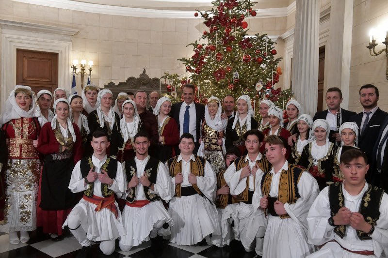 Ο Πρωθυπουργός υποδεχτηκε στο Μέγαρο Μαξίμου, συλλόγους και φορείς για τα παραδοσιακά κάλαντα της Πρωτοχρονιάς