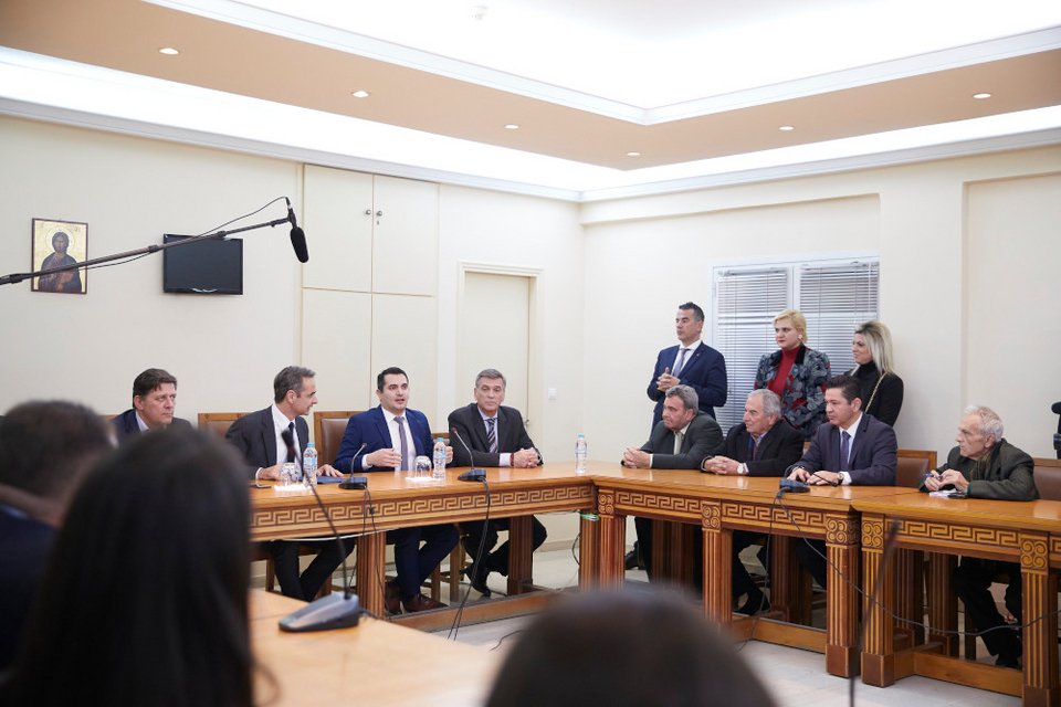 Μητσοτάκης από Καματερό: «Όσο πιο πολλά τα προβλήματα, τόσο μεγαλύτερο το ενδιαφέρον» [εικόνες]