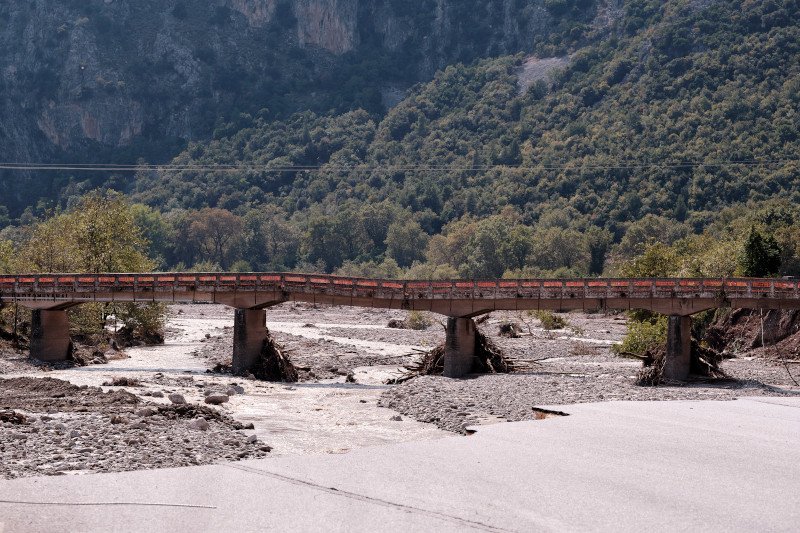 Σοβαρές οι καταστροφές στο οδικό δίκτυο/ Φωτογραφία: Γραφείο Τύπου Πρωθυπουργού