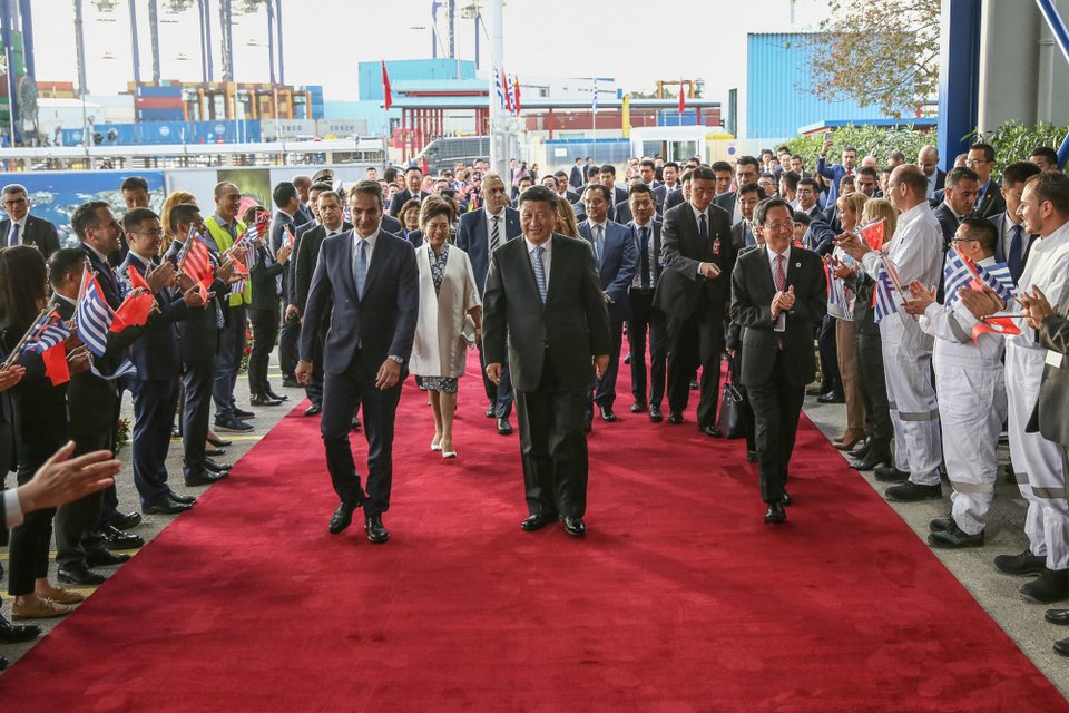 Στις εγκαταστάσεις της COSCO ο πρόεδρος της Κίνας και ο Κυριάκος Μητσοτάκης
