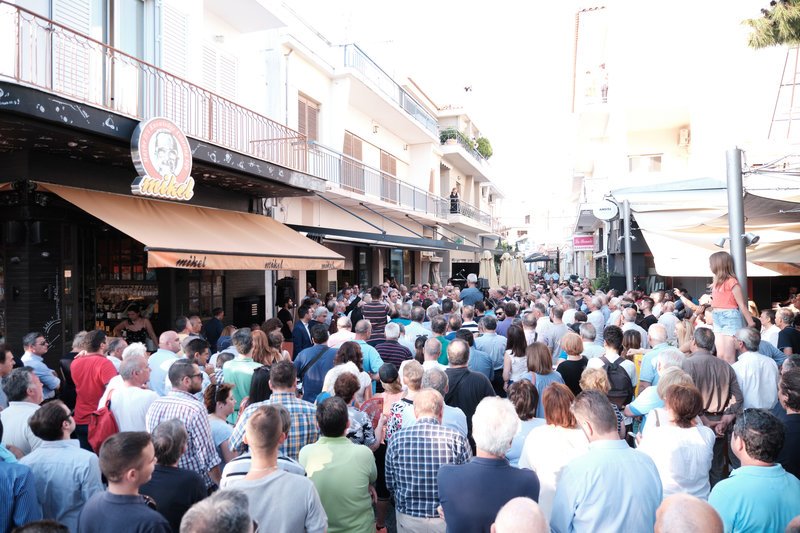 Πλήθος κόσμου στην περιοδεία του Κυριάκου Μητσοτάκη σε Κορωπί, Κερατέα, Λαύριο