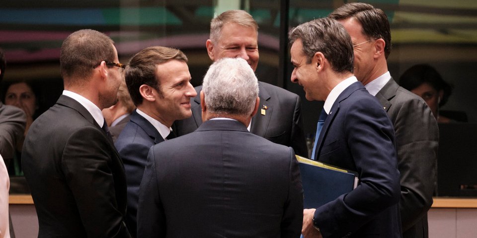 Ο Κυριάκος Μητσοτάκης με τον Εμανουέλ Μακρόν και άλλους ηγέτες