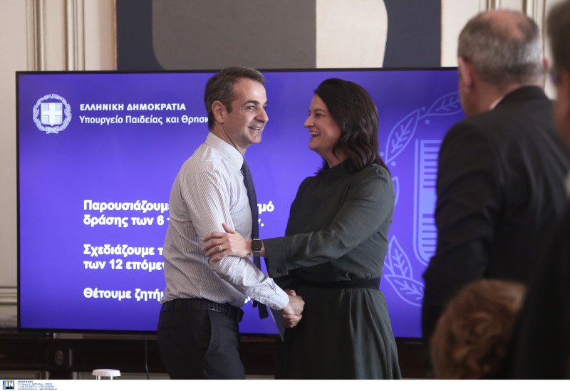 Ο πρωθυπουργός, Κυριάκος Μητσοτάκης με την υπουργό Παιδείας, Νίκη Κεραμέως