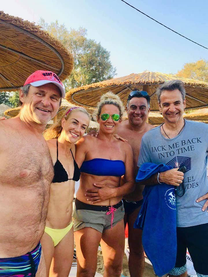 Μητσοτάκης με αθλητές τριάθλου στο Μαράθι