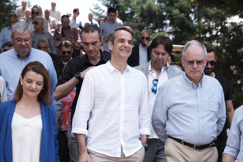 Ο Κυριάκος Μητσοτάκης στο Μέτσοβο, δεξιά του ο Κ. Τασούλας