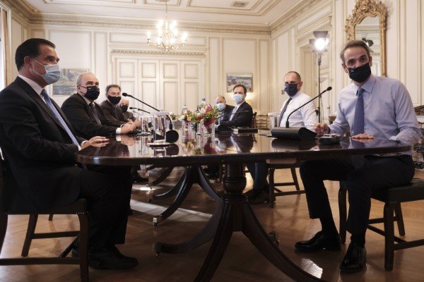 Από την τηλεδιάσκεψη του πρωθυπουργού με τους προσωρινούς αναδόχους της κοινοπραξίας ΓΕΚ ΤΕΡΝΑ-Mohegan του καζίνο στο Ελληνικό Φωτογραφία: ΓτΠ/Δημήτρης Παπαμήτσος