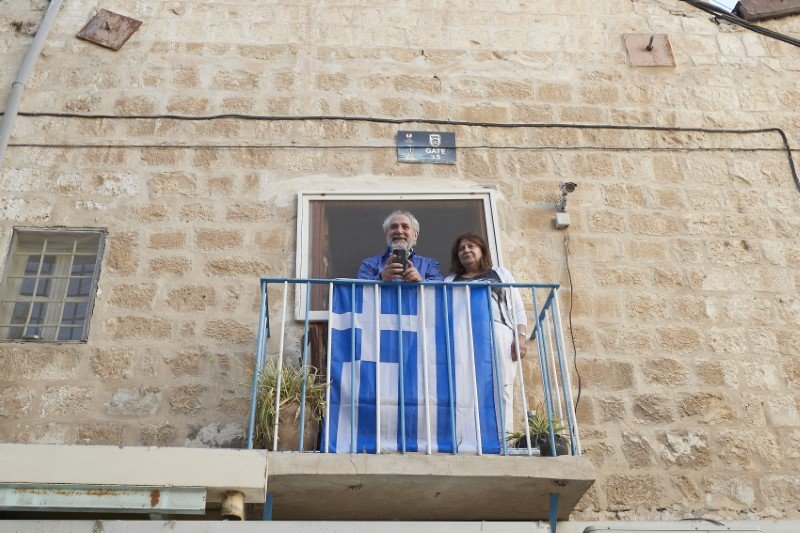 Ελληνικές σημαίες στα μπαλκόνια στα Ιεροσόλυμα για τη επίσκεψη του Ελληνα πρωθυπουργού-Φωτογραφία: ΓτΠ/Δημήτρης Παπαμήτσος